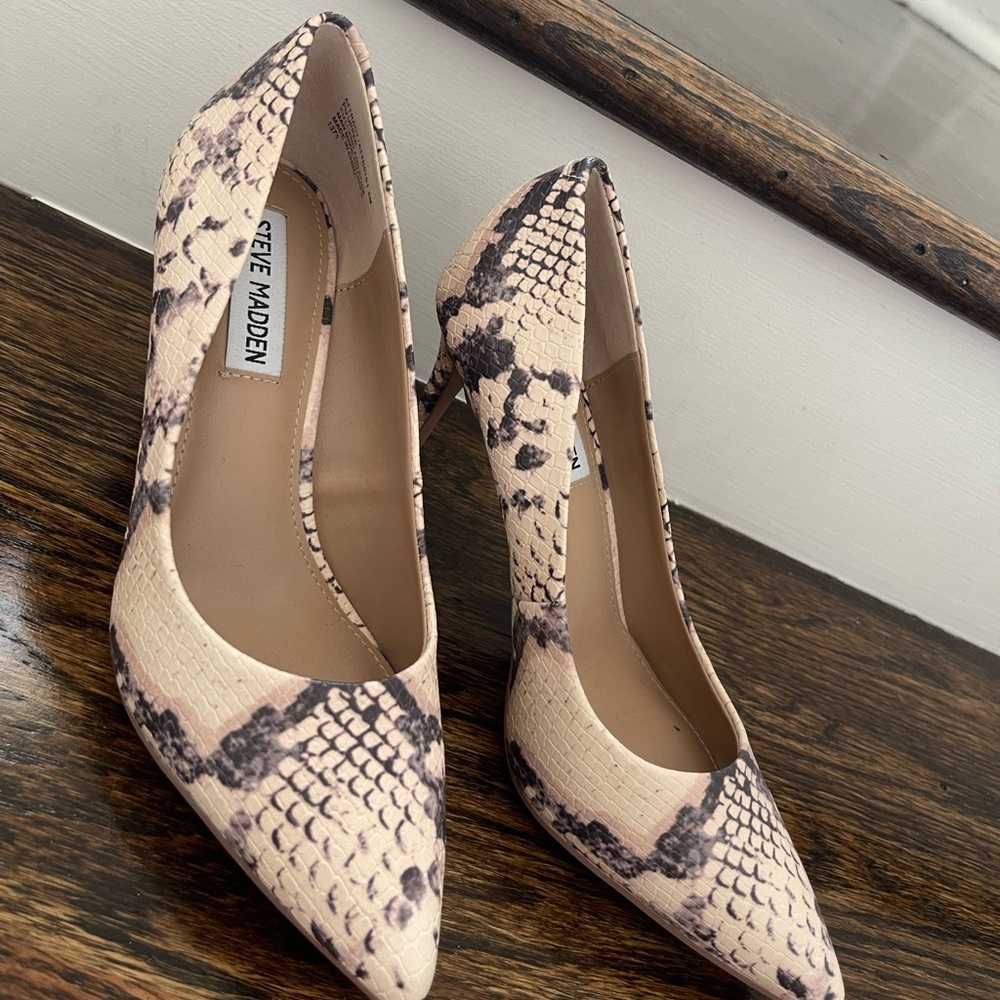 Steve Madden Proto Natural Snake Pointed Pumps